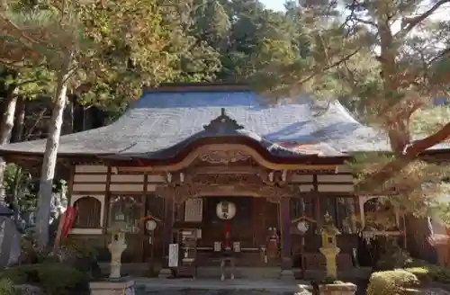 龍渕寺の本殿