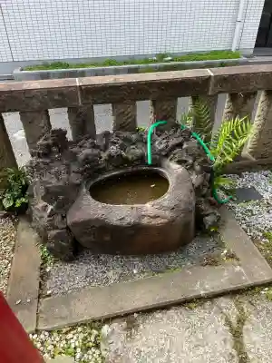 二ツ谷稲荷神社の{uncategorized: "未分類", other: "その他", undefined: "問題あり", building: "その他建物", grave: "お墓", sacred_gate: "鳥居", guardian: "狛犬", statue: "像", buddha: "仏像", history: "歴史", nature: "自然", garden: "庭園", animal: "動物", pagoda: "塔", temizu: "手水舎", mountain_gate: "山門・神門", sanctuary: "本殿・本堂", subordinate: "末社・摂社", art: "芸術", scenery: "景色", jizo: "地蔵", ema: "絵馬", goshuin: "御朱印", omikuji: "おみくじ", items: "授与品その他", amulet: "お守り", goshuincho: "御朱印帳", eats: "食事", festival: "お祭り", votive_dance: "神楽", shichigosan: "七五三参", wedding: "結婚式", experience: "体験その他", initially: "初詣", around: "周辺", anti_infection: "感染症対策"}