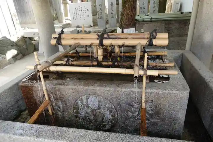 石切劔箭神社の手水舎