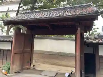 錦春稲荷大明神の山門・神門