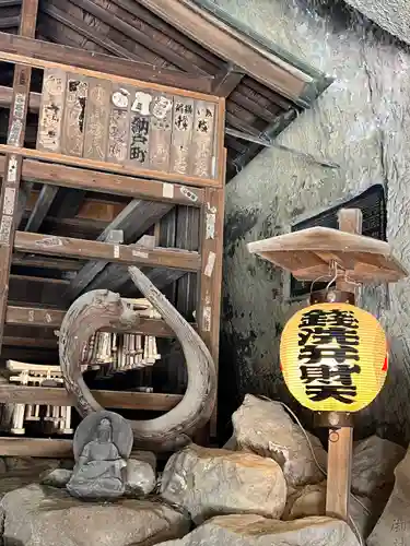 銭洗弁財天宇賀福神社(神奈川県)