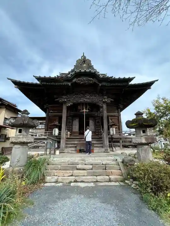 秩父札所十三番 慈眼寺の{uncategorized: "未分類", other: "その他", undefined: "問題あり", building: "その他建物", grave: "お墓", sacred_gate: "鳥居", guardian: "狛犬", statue: "像", buddha: "仏像", history: "歴史", nature: "自然", garden: "庭園", animal: "動物", pagoda: "塔", temizu: "手水舎", mountain_gate: "山門・神門", sanctuary: "本殿・本堂", subordinate: "末社・摂社", art: "芸術", scenery: "景色", jizo: "地蔵", ema: "絵馬", goshuin: "御朱印", omikuji: "おみくじ", items: "授与品その他", amulet: "お守り", goshuincho: "御朱印帳", eats: "食事", festival: "お祭り", votive_dance: "神楽", shichigosan: "七五三参", wedding: "結婚式", experience: "体験その他", initially: "初詣", around: "周辺", anti_infection: "感染症対策"}