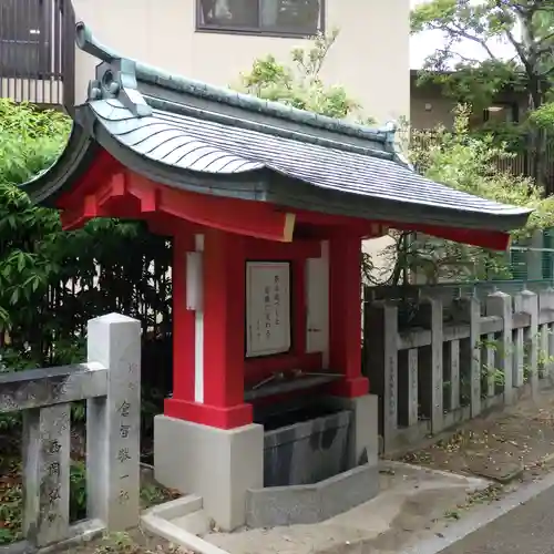 亀之森住吉神社の手水舎