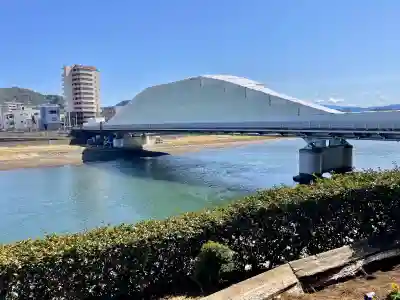 上土朝日稲荷神社の{uncategorized: "未分類", other: "その他", undefined: "問題あり", building: "その他建物", grave: "お墓", sacred_gate: "鳥居", guardian: "狛犬", statue: "像", buddha: "仏像", history: "歴史", nature: "自然", garden: "庭園", animal: "動物", pagoda: "塔", temizu: "手水舎", mountain_gate: "山門・神門", sanctuary: "本殿・本堂", subordinate: "末社・摂社", art: "芸術", scenery: "景色", jizo: "地蔵", ema: "絵馬", goshuin: "御朱印", omikuji: "おみくじ", items: "授与品その他", amulet: "お守り", goshuincho: "御朱印帳", eats: "食事", festival: "お祭り", votive_dance: "神楽", shichigosan: "七五三参", wedding: "結婚式", experience: "体験その他", initially: "初詣", around: "周辺", anti_infection: "感染症対策"}