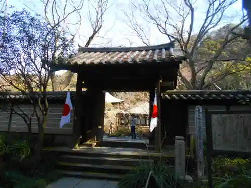 瑞泉寺の山門