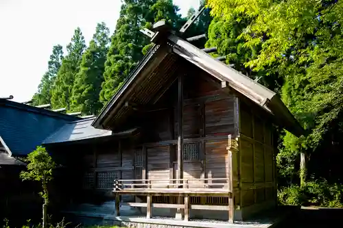 八海山尊神社の本殿