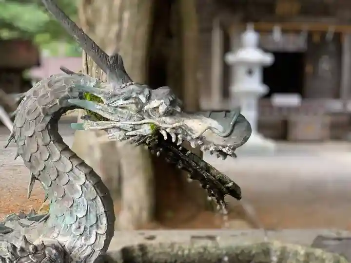 淺間神社(忍野八海)の手水舎