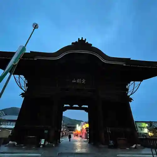 善光寺の山門