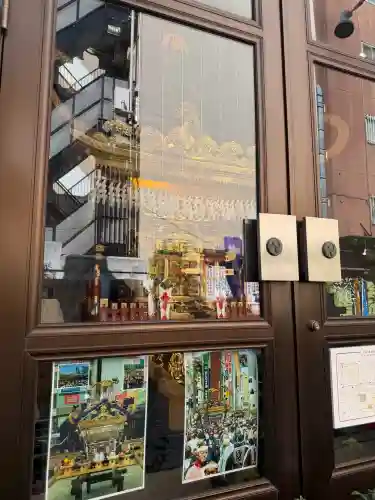 烏森神社の{uncategorized: "未分類", other: "その他", undefined: "問題あり", building: "その他建物", grave: "お墓", sacred_gate: "鳥居", guardian: "狛犬", statue: "像", buddha: "仏像", history: "歴史", nature: "自然", garden: "庭園", animal: "動物", pagoda: "塔", temizu: "手水舎", mountain_gate: "山門・神門", sanctuary: "本殿・本堂", subordinate: "末社・摂社", art: "芸術", scenery: "景色", jizo: "地蔵", ema: "絵馬", goshuin: "御朱印", omikuji: "おみくじ", items: "授与品その他", amulet: "お守り", goshuincho: "御朱印帳", eats: "食事", festival: "お祭り", votive_dance: "神楽", shichigosan: "七五三参", wedding: "結婚式", experience: "体験その他", initially: "初詣", around: "周辺", anti_infection: "感染症対策"}