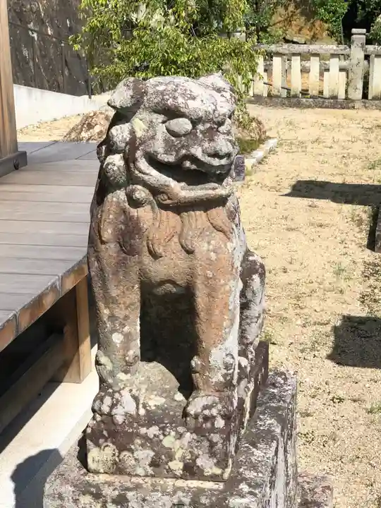 神吉八幡神社の狛犬
