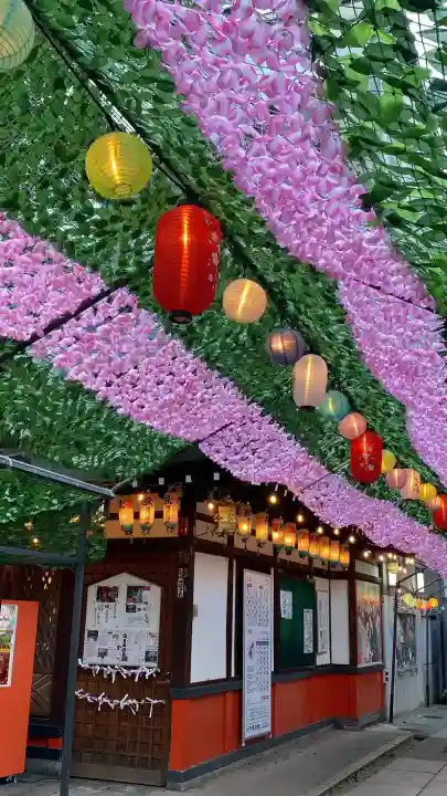 露天神社(お初天神)の{uncategorized: "未分類", other: "その他", undefined: "問題あり", building: "その他建物", grave: "お墓", sacred_gate: "鳥居", guardian: "狛犬", statue: "像", buddha: "仏像", history: "歴史", nature: "自然", garden: "庭園", animal: "動物", pagoda: "塔", temizu: "手水舎", mountain_gate: "山門・神門", sanctuary: "本殿・本堂", subordinate: "末社・摂社", art: "芸術", scenery: "景色", jizo: "地蔵", ema: "絵馬", goshuin: "御朱印", omikuji: "おみくじ", items: "授与品その他", amulet: "お守り", goshuincho: "御朱印帳", eats: "食事", festival: "お祭り", votive_dance: "神楽", shichigosan: "七五三参", wedding: "結婚式", experience: "体験その他", initially: "初詣", around: "周辺", anti_infection: "感染症対策"}