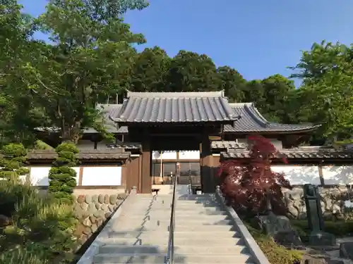 圓融寺の山門