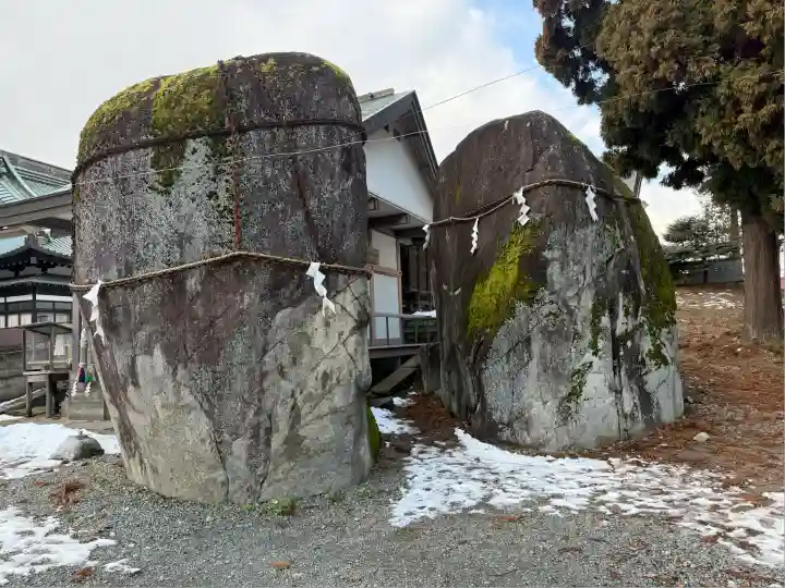 三ツ石神社(岩手県)