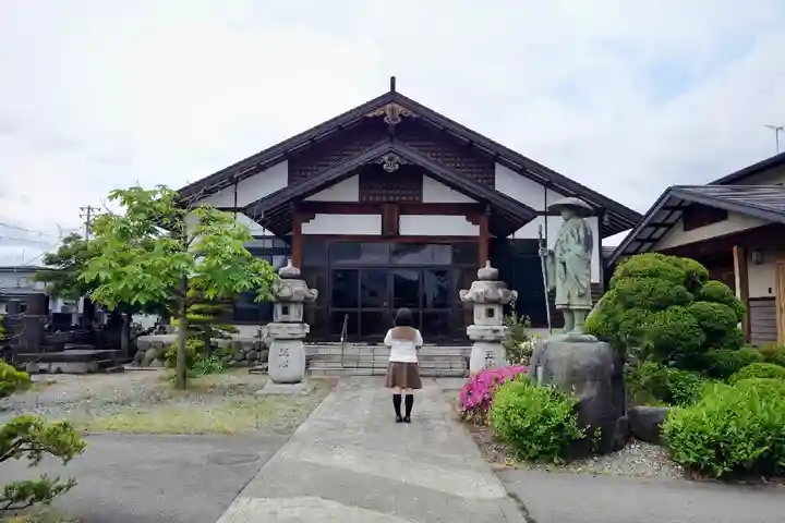 圓行寺の本殿・本堂