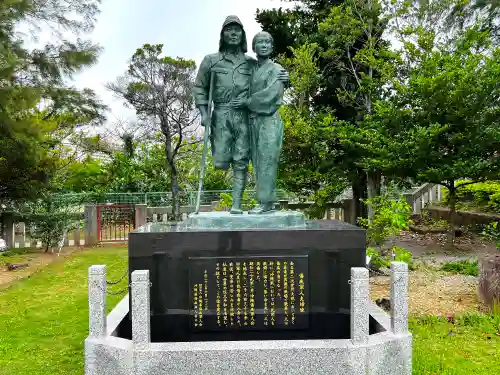 沖縄県護国神社の像