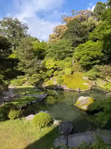 青蓮院門跡の{uncategorized: "未分類", other: "その他", undefined: "問題あり", building: "その他建物", grave: "お墓", sacred_gate: "鳥居", guardian: "狛犬", statue: "像", buddha: "仏像", history: "歴史", nature: "自然", garden: "庭園", animal: "動物", pagoda: "塔", temizu: "手水舎", mountain_gate: "山門・神門", sanctuary: "本殿・本堂", subordinate: "末社・摂社", art: "芸術", scenery: "景色", jizo: "地蔵", ema: "絵馬", goshuin: "御朱印", omikuji: "おみくじ", items: "授与品その他", amulet: "お守り", goshuincho: "御朱印帳", eats: "食事", festival: "お祭り", votive_dance: "神楽", shichigosan: "七五三参", wedding: "結婚式", experience: "体験その他", initially: "初詣", around: "周辺", anti_infection: "感染症対策"}