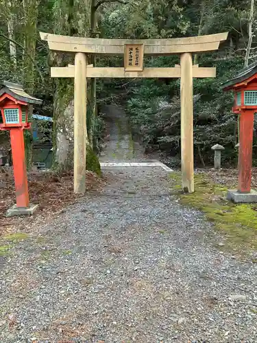 南宮稲荷大明神の鳥居