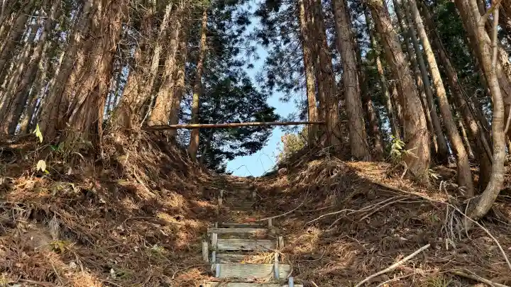 瓜谷神社の{uncategorized: "未分類", other: "その他", undefined: "問題あり", building: "その他建物", grave: "お墓", sacred_gate: "鳥居", guardian: "狛犬", statue: "像", buddha: "仏像", history: "歴史", nature: "自然", garden: "庭園", animal: "動物", pagoda: "塔", temizu: "手水舎", mountain_gate: "山門・神門", sanctuary: "本殿・本堂", subordinate: "末社・摂社", art: "芸術", scenery: "景色", jizo: "地蔵", ema: "絵馬", goshuin: "御朱印", omikuji: "おみくじ", items: "授与品その他", amulet: "お守り", goshuincho: "御朱印帳", eats: "食事", festival: "お祭り", votive_dance: "神楽", shichigosan: "七五三参", wedding: "結婚式", experience: "体験その他", initially: "初詣", around: "周辺", anti_infection: "感染症対策"}