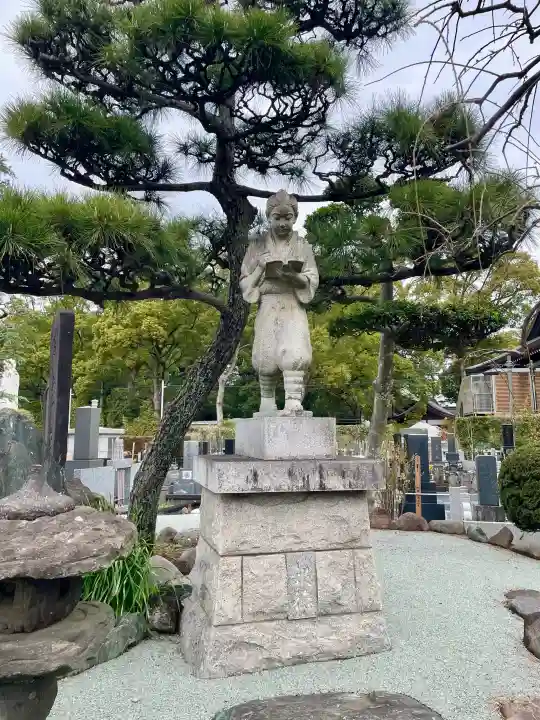 興全寺の{uncategorized: "未分類", other: "その他", undefined: "問題あり", building: "その他建物", grave: "お墓", sacred_gate: "鳥居", guardian: "狛犬", statue: "像", buddha: "仏像", history: "歴史", nature: "自然", garden: "庭園", animal: "動物", pagoda: "塔", temizu: "手水舎", mountain_gate: "山門・神門", sanctuary: "本殿・本堂", subordinate: "末社・摂社", art: "芸術", scenery: "景色", jizo: "地蔵", ema: "絵馬", goshuin: "御朱印", omikuji: "おみくじ", items: "授与品その他", amulet: "お守り", goshuincho: "御朱印帳", eats: "食事", festival: "お祭り", votive_dance: "神楽", shichigosan: "七五三参", wedding: "結婚式", experience: "体験その他", initially: "初詣", around: "周辺", anti_infection: "感染症対策"}