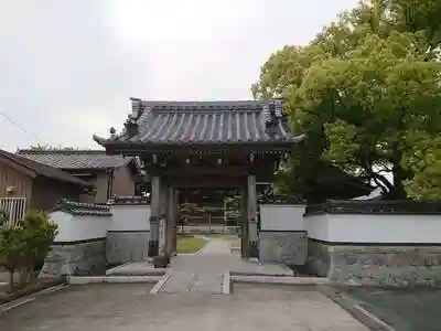 信光寺の山門