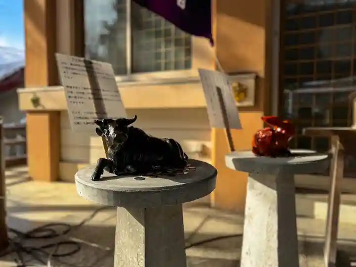 彌彦神社 (伊夜日子神社)の像