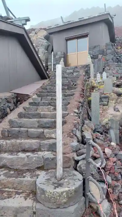 烏帽子岩神社(山梨県)