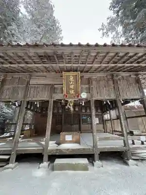 亀山神社の{uncategorized: "未分類", other: "その他", undefined: "問題あり", building: "その他建物", grave: "お墓", sacred_gate: "鳥居", guardian: "狛犬", statue: "像", buddha: "仏像", history: "歴史", nature: "自然", garden: "庭園", animal: "動物", pagoda: "塔", temizu: "手水舎", mountain_gate: "山門・神門", sanctuary: "本殿・本堂", subordinate: "末社・摂社", art: "芸術", scenery: "景色", jizo: "地蔵", ema: "絵馬", goshuin: "御朱印", omikuji: "おみくじ", items: "授与品その他", amulet: "お守り", goshuincho: "御朱印帳", eats: "食事", festival: "お祭り", votive_dance: "神楽", shichigosan: "七五三参", wedding: "結婚式", experience: "体験その他", initially: "初詣", around: "周辺", anti_infection: "感染症対策"}