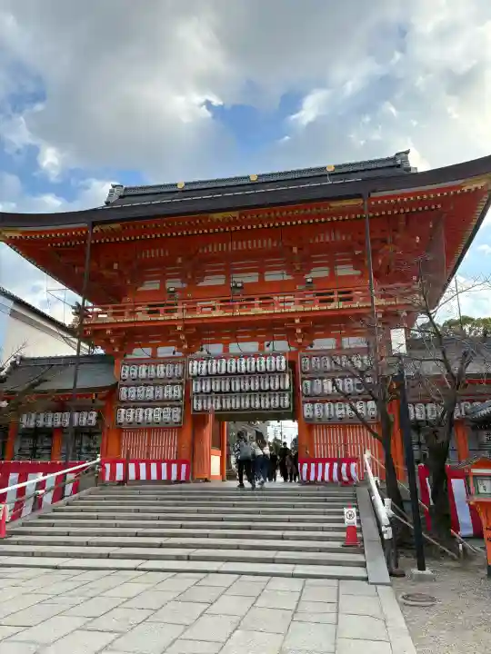 八坂神社(祇園さん)の{uncategorized: "未分類", other: "その他", undefined: "問題あり", building: "その他建物", grave: "お墓", sacred_gate: "鳥居", guardian: "狛犬", statue: "像", buddha: "仏像", history: "歴史", nature: "自然", garden: "庭園", animal: "動物", pagoda: "塔", temizu: "手水舎", mountain_gate: "山門・神門", sanctuary: "本殿・本堂", subordinate: "末社・摂社", art: "芸術", scenery: "景色", jizo: "地蔵", ema: "絵馬", goshuin: "御朱印", omikuji: "おみくじ", items: "授与品その他", amulet: "お守り", goshuincho: "御朱印帳", eats: "食事", festival: "お祭り", votive_dance: "神楽", shichigosan: "七五三参", wedding: "結婚式", experience: "体験その他", initially: "初詣", around: "周辺", anti_infection: "感染症対策"}