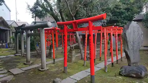 三囲神社の鳥居