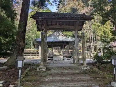 知井八幡神社の{uncategorized: "未分類", other: "その他", undefined: "問題あり", building: "その他建物", grave: "お墓", sacred_gate: "鳥居", guardian: "狛犬", statue: "像", buddha: "仏像", history: "歴史", nature: "自然", garden: "庭園", animal: "動物", pagoda: "塔", temizu: "手水舎", mountain_gate: "山門・神門", sanctuary: "本殿・本堂", subordinate: "末社・摂社", art: "芸術", scenery: "景色", jizo: "地蔵", ema: "絵馬", goshuin: "御朱印", omikuji: "おみくじ", items: "授与品その他", amulet: "お守り", goshuincho: "御朱印帳", eats: "食事", festival: "お祭り", votive_dance: "神楽", shichigosan: "七五三参", wedding: "結婚式", experience: "体験その他", initially: "初詣", around: "周辺", anti_infection: "感染症対策"}