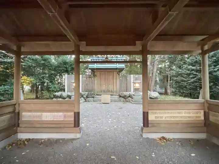 箕曲神社の{uncategorized: "未分類", other: "その他", undefined: "問題あり", building: "その他建物", grave: "お墓", sacred_gate: "鳥居", guardian: "狛犬", statue: "像", buddha: "仏像", history: "歴史", nature: "自然", garden: "庭園", animal: "動物", pagoda: "塔", temizu: "手水舎", mountain_gate: "山門・神門", sanctuary: "本殿・本堂", subordinate: "末社・摂社", art: "芸術", scenery: "景色", jizo: "地蔵", ema: "絵馬", goshuin: "御朱印", omikuji: "おみくじ", items: "授与品その他", amulet: "お守り", goshuincho: "御朱印帳", eats: "食事", festival: "お祭り", votive_dance: "神楽", shichigosan: "七五三参", wedding: "結婚式", experience: "体験その他", initially: "初詣", around: "周辺", anti_infection: "感染症対策"}