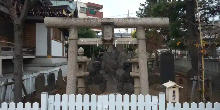 西之宮稲荷神社の鳥居