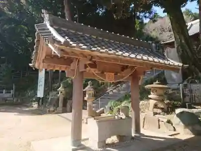 白山神社の手水舎