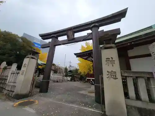 河原町稲荷神社の鳥居