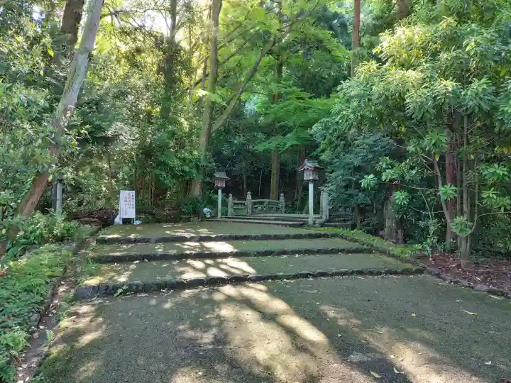 白山比咩神社の{uncategorized: "未分類", other: "その他", undefined: "問題あり", building: "その他建物", grave: "お墓", sacred_gate: "鳥居", guardian: "狛犬", statue: "像", buddha: "仏像", history: "歴史", nature: "自然", garden: "庭園", animal: "動物", pagoda: "塔", temizu: "手水舎", mountain_gate: "山門・神門", sanctuary: "本殿・本堂", subordinate: "末社・摂社", art: "芸術", scenery: "景色", jizo: "地蔵", ema: "絵馬", goshuin: "御朱印", omikuji: "おみくじ", items: "授与品その他", amulet: "お守り", goshuincho: "御朱印帳", eats: "食事", festival: "お祭り", votive_dance: "神楽", shichigosan: "七五三参", wedding: "結婚式", experience: "体験その他", initially: "初詣", around: "周辺", anti_infection: "感染症対策"}