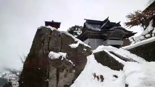 宝珠山 立石寺の{uncategorized: "未分類", other: "その他", undefined: "問題あり", building: "その他建物", grave: "お墓", sacred_gate: "鳥居", guardian: "狛犬", statue: "像", buddha: "仏像", history: "歴史", nature: "自然", garden: "庭園", animal: "動物", pagoda: "塔", temizu: "手水舎", mountain_gate: "山門・神門", sanctuary: "本殿・本堂", subordinate: "末社・摂社", art: "芸術", scenery: "景色", jizo: "地蔵", ema: "絵馬", goshuin: "御朱印", omikuji: "おみくじ", items: "授与品その他", amulet: "お守り", goshuincho: "御朱印帳", eats: "食事", festival: "お祭り", votive_dance: "神楽", shichigosan: "七五三参", wedding: "結婚式", experience: "体験その他", initially: "初詣", around: "周辺", anti_infection: "感染症対策"}
