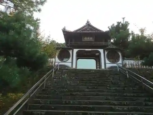 瑞応寺の山門