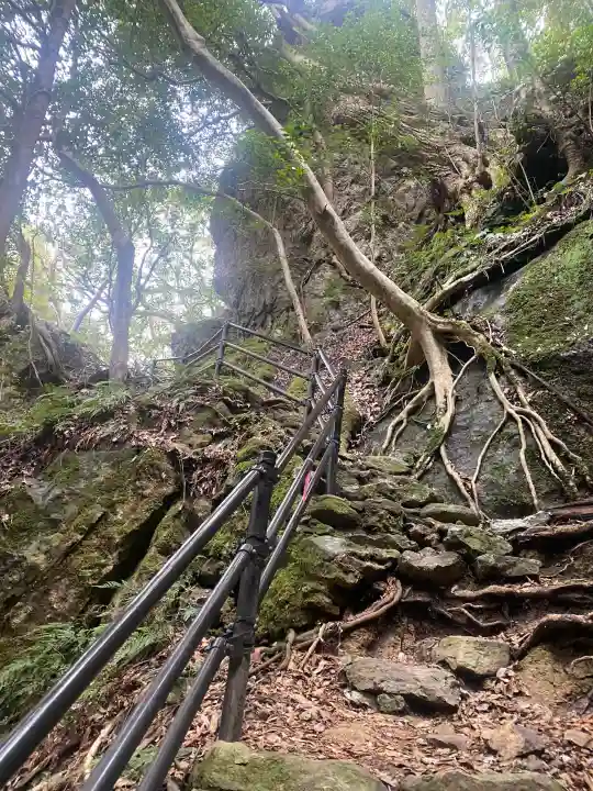 韓竈神社の{uncategorized: "未分類", other: "その他", undefined: "問題あり", building: "その他建物", grave: "お墓", sacred_gate: "鳥居", guardian: "狛犬", statue: "像", buddha: "仏像", history: "歴史", nature: "自然", garden: "庭園", animal: "動物", pagoda: "塔", temizu: "手水舎", mountain_gate: "山門・神門", sanctuary: "本殿・本堂", subordinate: "末社・摂社", art: "芸術", scenery: "景色", jizo: "地蔵", ema: "絵馬", goshuin: "御朱印", omikuji: "おみくじ", items: "授与品その他", amulet: "お守り", goshuincho: "御朱印帳", eats: "食事", festival: "お祭り", votive_dance: "神楽", shichigosan: "七五三参", wedding: "結婚式", experience: "体験その他", initially: "初詣", around: "周辺", anti_infection: "感染症対策"}