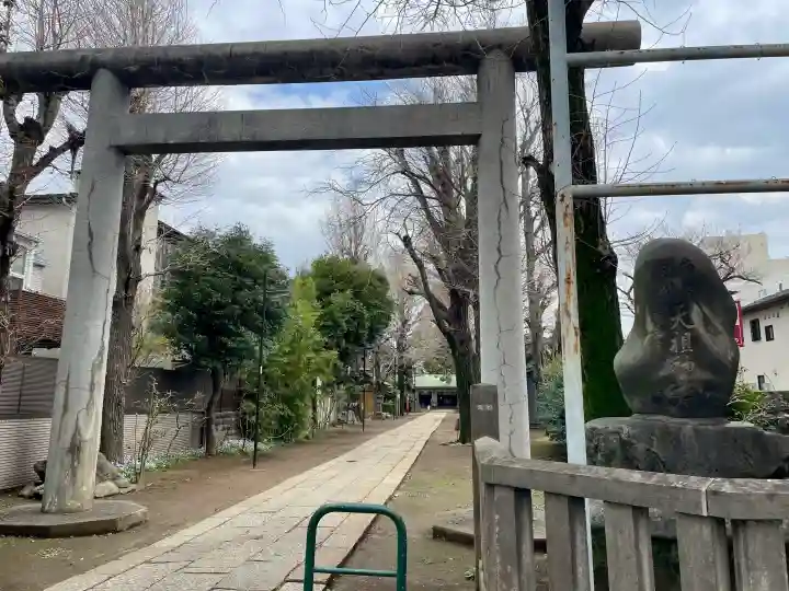 駒込天祖神社の{uncategorized: "未分類", other: "その他", undefined: "問題あり", building: "その他建物", grave: "お墓", sacred_gate: "鳥居", guardian: "狛犬", statue: "像", buddha: "仏像", history: "歴史", nature: "自然", garden: "庭園", animal: "動物", pagoda: "塔", temizu: "手水舎", mountain_gate: "山門・神門", sanctuary: "本殿・本堂", subordinate: "末社・摂社", art: "芸術", scenery: "景色", jizo: "地蔵", ema: "絵馬", goshuin: "御朱印", omikuji: "おみくじ", items: "授与品その他", amulet: "お守り", goshuincho: "御朱印帳", eats: "食事", festival: "お祭り", votive_dance: "神楽", shichigosan: "七五三参", wedding: "結婚式", experience: "体験その他", initially: "初詣", around: "周辺", anti_infection: "感染症対策"}