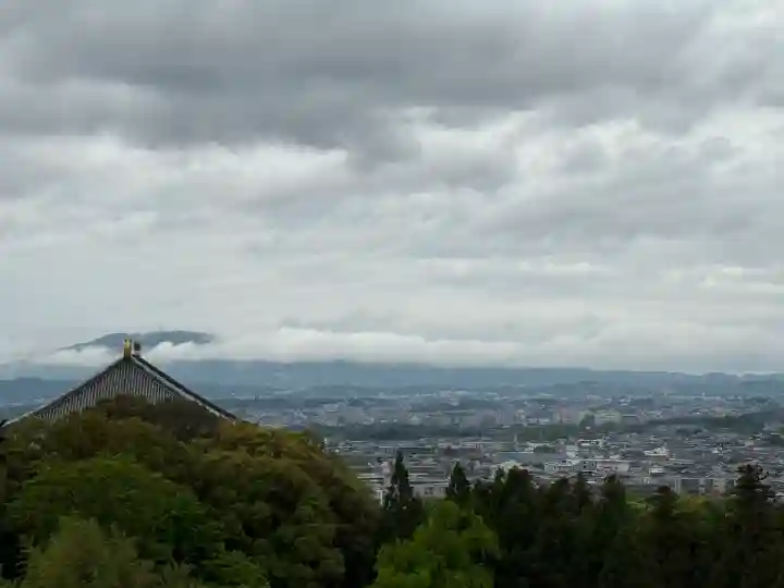 東大寺 二月堂の{uncategorized: "未分類", other: "その他", undefined: "問題あり", building: "その他建物", grave: "お墓", sacred_gate: "鳥居", guardian: "狛犬", statue: "像", buddha: "仏像", history: "歴史", nature: "自然", garden: "庭園", animal: "動物", pagoda: "塔", temizu: "手水舎", mountain_gate: "山門・神門", sanctuary: "本殿・本堂", subordinate: "末社・摂社", art: "芸術", scenery: "景色", jizo: "地蔵", ema: "絵馬", goshuin: "御朱印", omikuji: "おみくじ", items: "授与品その他", amulet: "お守り", goshuincho: "御朱印帳", eats: "食事", festival: "お祭り", votive_dance: "神楽", shichigosan: "七五三参", wedding: "結婚式", experience: "体験その他", initially: "初詣", around: "周辺", anti_infection: "感染症対策"}