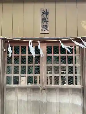 諏訪大神社 の{uncategorized: "未分類", other: "その他", undefined: "問題あり", building: "その他建物", grave: "お墓", sacred_gate: "鳥居", guardian: "狛犬", statue: "像", buddha: "仏像", history: "歴史", nature: "自然", garden: "庭園", animal: "動物", pagoda: "塔", temizu: "手水舎", mountain_gate: "山門・神門", sanctuary: "本殿・本堂", subordinate: "末社・摂社", art: "芸術", scenery: "景色", jizo: "地蔵", ema: "絵馬", goshuin: "御朱印", omikuji: "おみくじ", items: "授与品その他", amulet: "お守り", goshuincho: "御朱印帳", eats: "食事", festival: "お祭り", votive_dance: "神楽", shichigosan: "七五三参", wedding: "結婚式", experience: "体験その他", initially: "初詣", around: "周辺", anti_infection: "感染症対策"}