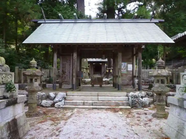 鳴谷神社の本殿・本堂