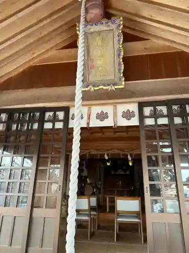 鷹日神社の{uncategorized: "未分類", other: "その他", undefined: "問題あり", building: "その他建物", grave: "お墓", sacred_gate: "鳥居", guardian: "狛犬", statue: "像", buddha: "仏像", history: "歴史", nature: "自然", garden: "庭園", animal: "動物", pagoda: "塔", temizu: "手水舎", mountain_gate: "山門・神門", sanctuary: "本殿・本堂", subordinate: "末社・摂社", art: "芸術", scenery: "景色", jizo: "地蔵", ema: "絵馬", goshuin: "御朱印", omikuji: "おみくじ", items: "授与品その他", amulet: "お守り", goshuincho: "御朱印帳", eats: "食事", festival: "お祭り", votive_dance: "神楽", shichigosan: "七五三参", wedding: "結婚式", experience: "体験その他", initially: "初詣", around: "周辺", anti_infection: "感染症対策"}