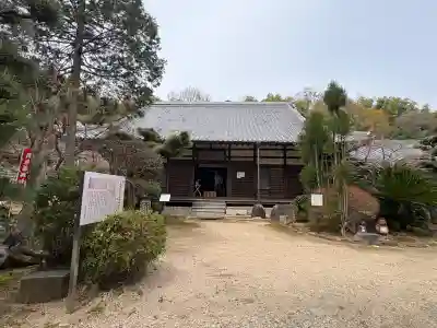花岳寺の{uncategorized: "未分類", other: "その他", undefined: "問題あり", building: "その他建物", grave: "お墓", sacred_gate: "鳥居", guardian: "狛犬", statue: "像", buddha: "仏像", history: "歴史", nature: "自然", garden: "庭園", animal: "動物", pagoda: "塔", temizu: "手水舎", mountain_gate: "山門・神門", sanctuary: "本殿・本堂", subordinate: "末社・摂社", art: "芸術", scenery: "景色", jizo: "地蔵", ema: "絵馬", goshuin: "御朱印", omikuji: "おみくじ", items: "授与品その他", amulet: "お守り", goshuincho: "御朱印帳", eats: "食事", festival: "お祭り", votive_dance: "神楽", shichigosan: "七五三参", wedding: "結婚式", experience: "体験その他", initially: "初詣", around: "周辺", anti_infection: "感染症対策"}
