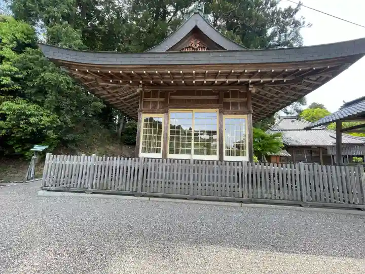 日枝神社 (甲南町稗谷)の{uncategorized: "未分類", other: "その他", undefined: "問題あり", building: "その他建物", grave: "お墓", sacred_gate: "鳥居", guardian: "狛犬", statue: "像", buddha: "仏像", history: "歴史", nature: "自然", garden: "庭園", animal: "動物", pagoda: "塔", temizu: "手水舎", mountain_gate: "山門・神門", sanctuary: "本殿・本堂", subordinate: "末社・摂社", art: "芸術", scenery: "景色", jizo: "地蔵", ema: "絵馬", goshuin: "御朱印", omikuji: "おみくじ", items: "授与品その他", amulet: "お守り", goshuincho: "御朱印帳", eats: "食事", festival: "お祭り", votive_dance: "神楽", shichigosan: "七五三参", wedding: "結婚式", experience: "体験その他", initially: "初詣", around: "周辺", anti_infection: "感染症対策"}