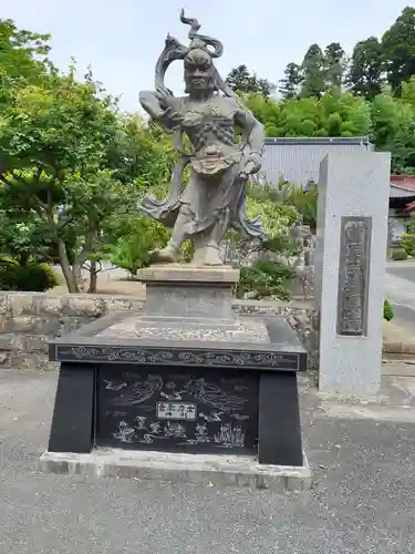 梅渓寺の像