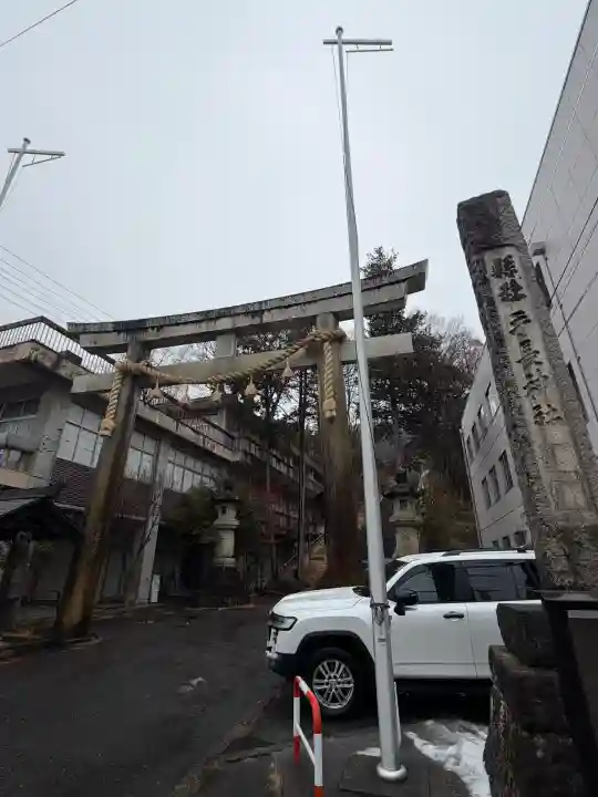 手長神社の{uncategorized: "未分類", other: "その他", undefined: "問題あり", building: "その他建物", grave: "お墓", sacred_gate: "鳥居", guardian: "狛犬", statue: "像", buddha: "仏像", history: "歴史", nature: "自然", garden: "庭園", animal: "動物", pagoda: "塔", temizu: "手水舎", mountain_gate: "山門・神門", sanctuary: "本殿・本堂", subordinate: "末社・摂社", art: "芸術", scenery: "景色", jizo: "地蔵", ema: "絵馬", goshuin: "御朱印", omikuji: "おみくじ", items: "授与品その他", amulet: "お守り", goshuincho: "御朱印帳", eats: "食事", festival: "お祭り", votive_dance: "神楽", shichigosan: "七五三参", wedding: "結婚式", experience: "体験その他", initially: "初詣", around: "周辺", anti_infection: "感染症対策"}