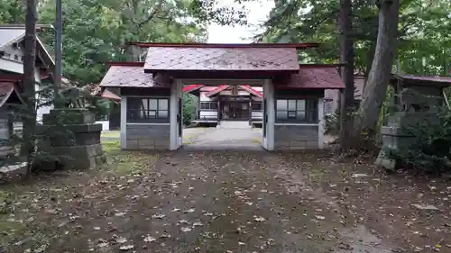 倶知安神社の山門