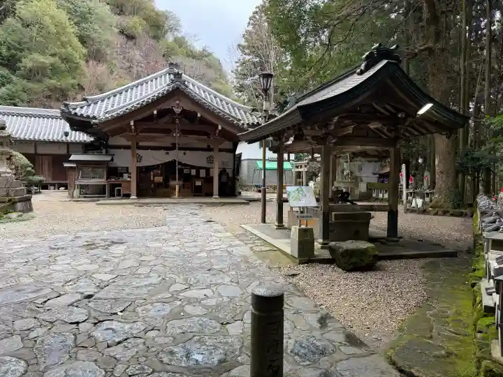 宝山寺の{uncategorized: "未分類", other: "その他", undefined: "問題あり", building: "その他建物", grave: "お墓", sacred_gate: "鳥居", guardian: "狛犬", statue: "像", buddha: "仏像", history: "歴史", nature: "自然", garden: "庭園", animal: "動物", pagoda: "塔", temizu: "手水舎", mountain_gate: "山門・神門", sanctuary: "本殿・本堂", subordinate: "末社・摂社", art: "芸術", scenery: "景色", jizo: "地蔵", ema: "絵馬", goshuin: "御朱印", omikuji: "おみくじ", items: "授与品その他", amulet: "お守り", goshuincho: "御朱印帳", eats: "食事", festival: "お祭り", votive_dance: "神楽", shichigosan: "七五三参", wedding: "結婚式", experience: "体験その他", initially: "初詣", around: "周辺", anti_infection: "感染症対策"}