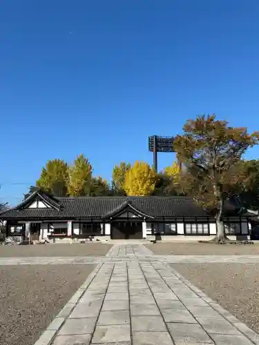 大阪護國神社の{uncategorized: "未分類", other: "その他", undefined: "問題あり", building: "その他建物", grave: "お墓", sacred_gate: "鳥居", guardian: "狛犬", statue: "像", buddha: "仏像", history: "歴史", nature: "自然", garden: "庭園", animal: "動物", pagoda: "塔", temizu: "手水舎", mountain_gate: "山門・神門", sanctuary: "本殿・本堂", subordinate: "末社・摂社", art: "芸術", scenery: "景色", jizo: "地蔵", ema: "絵馬", goshuin: "御朱印", omikuji: "おみくじ", items: "授与品その他", amulet: "お守り", goshuincho: "御朱印帳", eats: "食事", festival: "お祭り", votive_dance: "神楽", shichigosan: "七五三参", wedding: "結婚式", experience: "体験その他", initially: "初詣", around: "周辺", anti_infection: "感染症対策"}